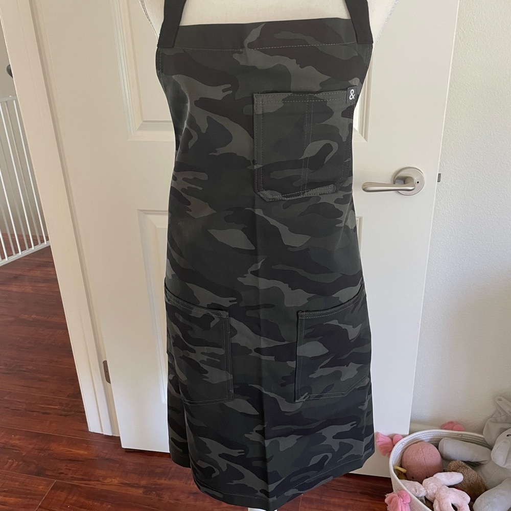 Camo Hedley & Bennet apron